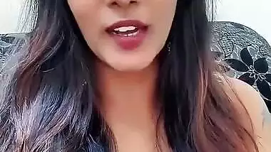 Meera Mithun Sexy Cleavage Clip