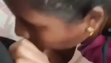 Tamil aunty lifts blouse and shows boobs before blowjob