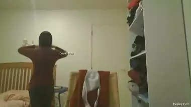 CUte Look Tamil Girl Showing Her Boobs