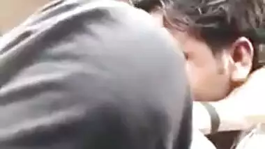 Indian girl boobs sucking in the car