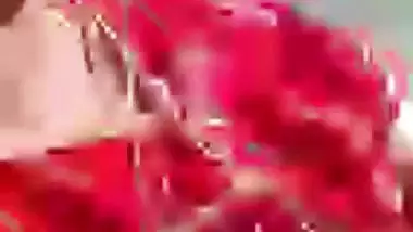Slim married Tamil wife sharp boobs showing viral MMS