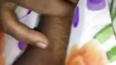 Desi bhabhi wid huge boobs & ass on webcam.
