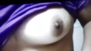 Bhabhi affair with lover exposed her boobs at desi49