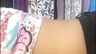 Petite indian girl fingering with moaning on cam