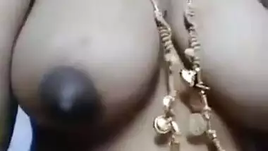 Mature sexy Tamil housewife showing her beautiful topless body