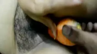 Desi bhabhi inserting carrot in pussy