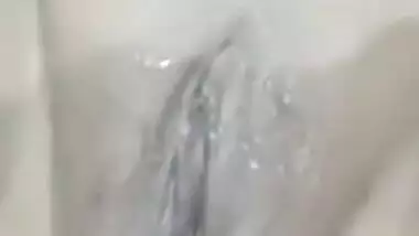 Unsatisfied Bhabi Masturbating
