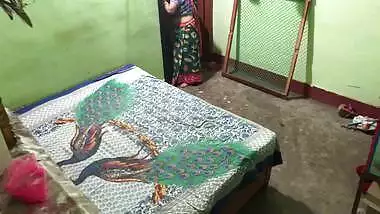 Bengali Bhabhi secret sex affair recorded on