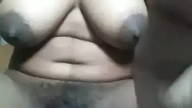 Horny Desi girl full nude show on selfie cam