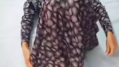 Hot Muslim Girl In Hijab Exposing Her Qute Body And Masturbating Up To Huge Orgasm
