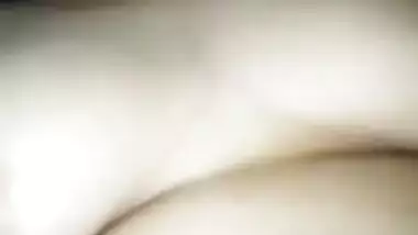 Husband is out but friend fingers muff of Desi MILF to XXX orgasm