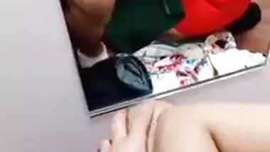 Indian lovers fucks in the dressing room at shopping mall
