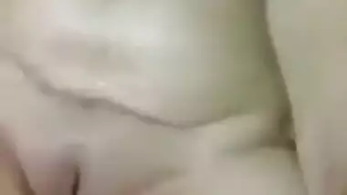 Stacked Desi diva films solo sex clip that demonstrates her XXX jugs