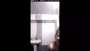 Real enf shy asian wife caught naked on facebook