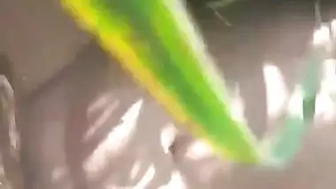 Desi village bhabi fucking on field