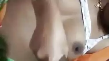 Villge Bhabhi give nyc Handjob