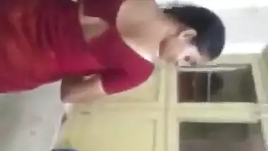 INDIAN CUTE GIRLFRIEND CAPTURED CHANGING FULL MMS BY BOYFRIEND