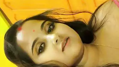 Desi bhabhi shaking dick of husband till cumming