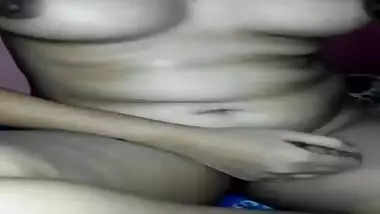 Modest Desi girl before chudai shows her XXX boobs and bald peach