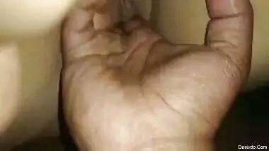 Indian girl wet pussy eaking pussy