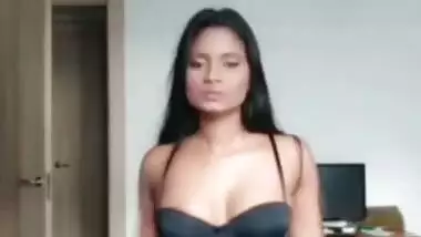 Desi teen girl dance