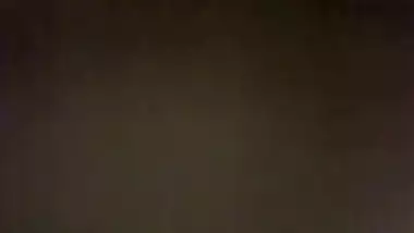 Bhabhi tempts man into XXX pussy-penetration in amateur Desi video