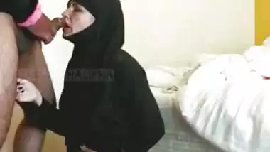 فتاة مراهقة عربية Hijab room Service. 18yo...