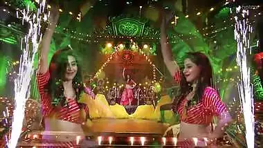 Etv Anchor Varshini Supet Hot Jiggling Fleshy Navel & Boobs Shaking Item Dance