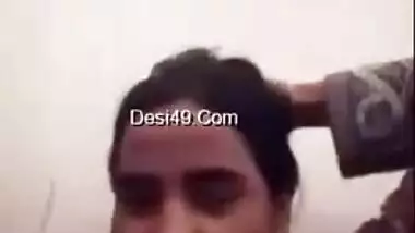 Amateur fatty playfully shows her Desi pussy during XXX video call