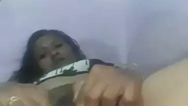 Desi girl hot fingering her pussy