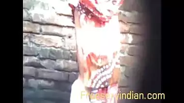 Desi sex of young college girl caught by voyeur during daily bath