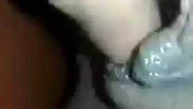 Desi girl exposes XXX body parts on camera for man making MMS video