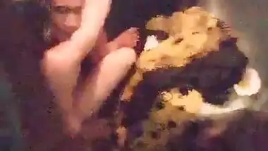 Pervert records desi aunty sex MMS secretly