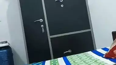 18 yr old Delhi slut gives an escort experience in Hindi bf